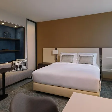 מלון By Marriott Toulouse-blagnac 4*