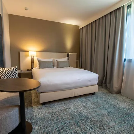 מלון By Marriott Toulouse-blagnac 4*