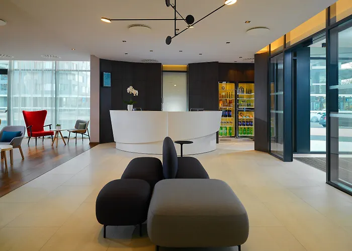 Hotel By Marriott Toulouse-blagnac 4*